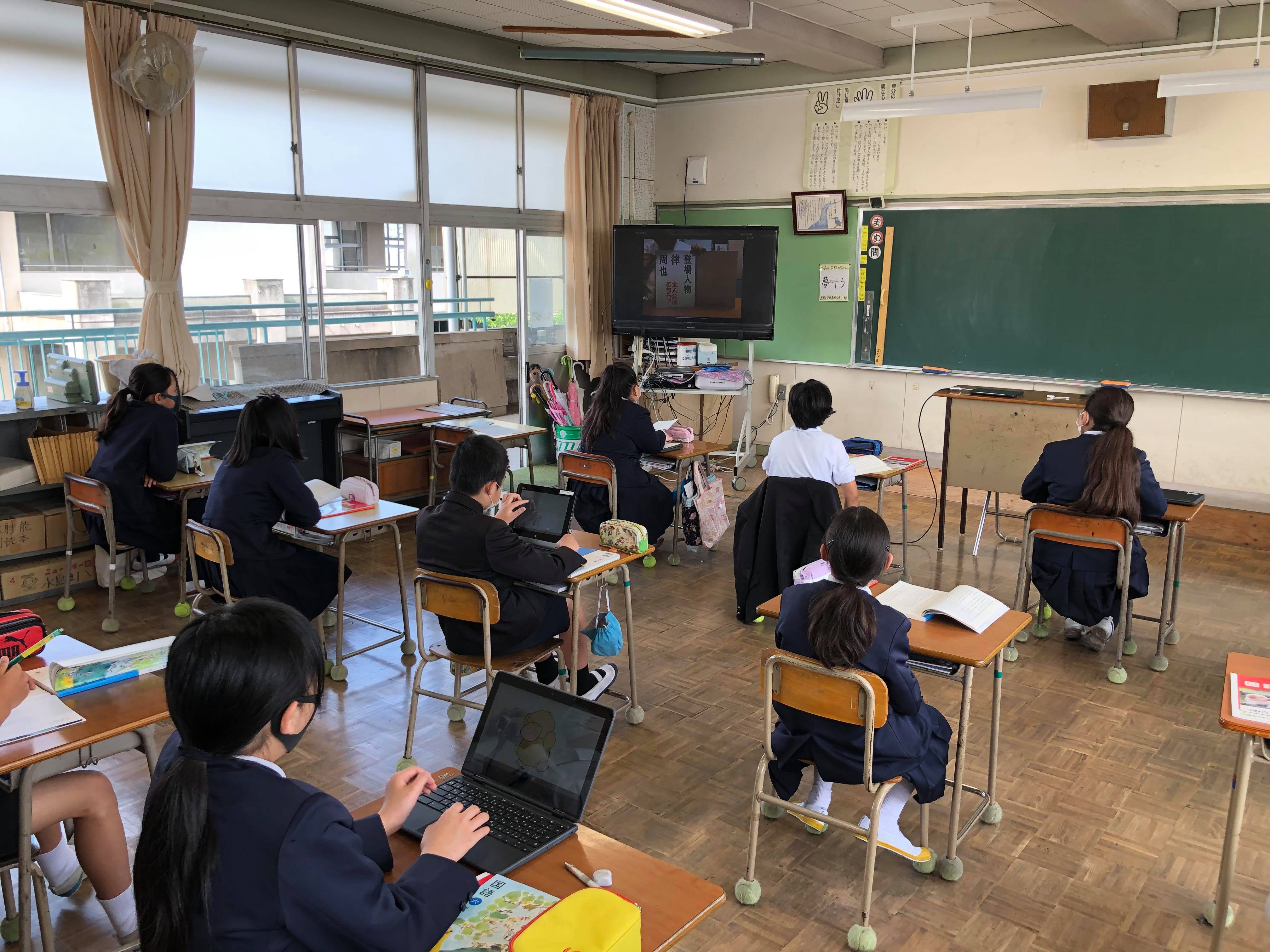 倉敷市立水島小学校6年生Chromebook を活用した授業風景